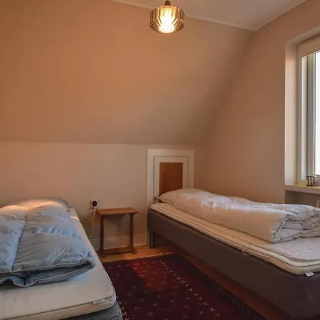 Vakantiehuis Two Bedroom Holiday In *